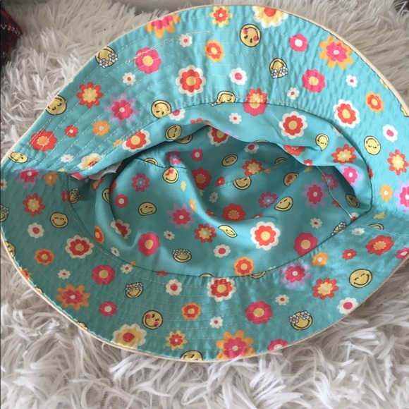 Smiley World Reversible Bucket Hat - Picture 4 of 8